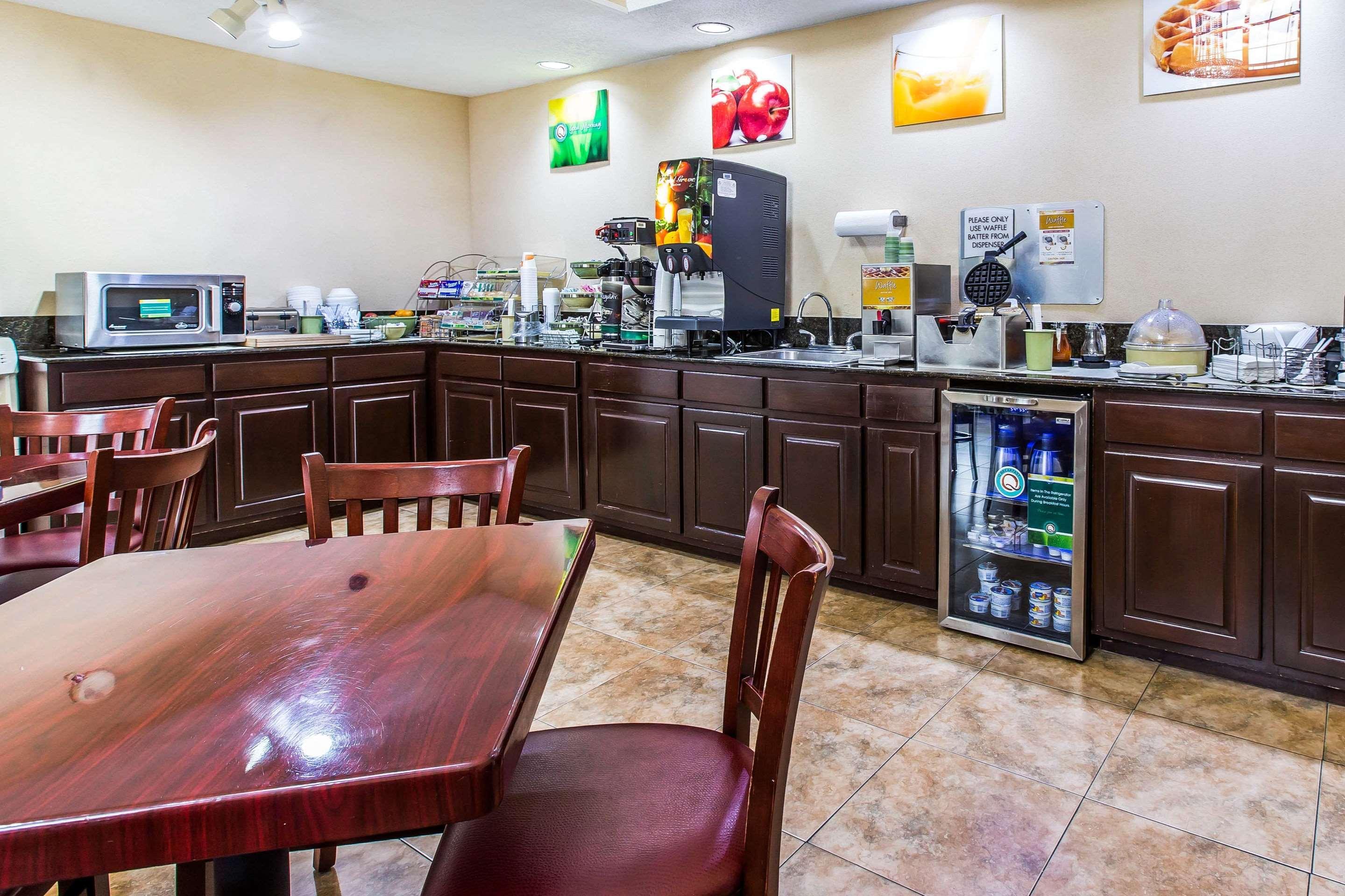 Quality Inn Eastman Екстер'єр фото